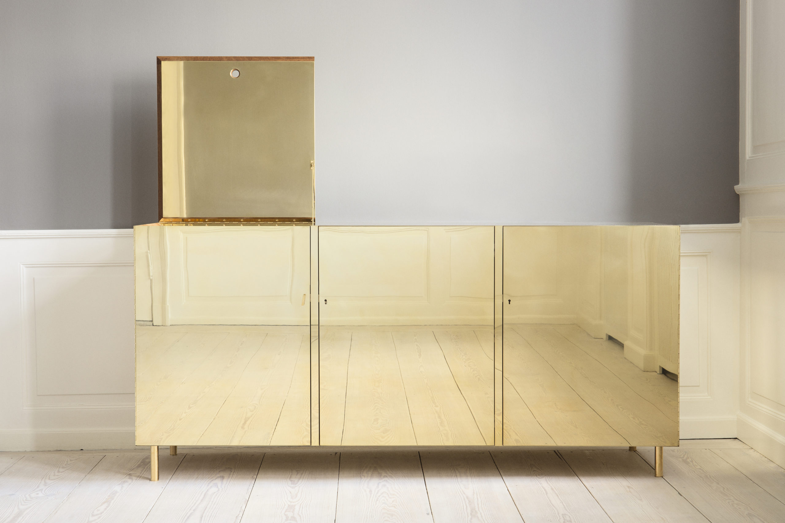 Brass Cabinet - STUDIOILSE